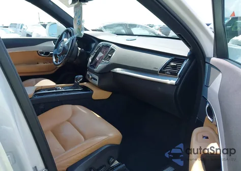 2017 Volvo Xc90 T6 Momentum z USA, uszkodzony, nr VIN YV4A22PK0H1176275